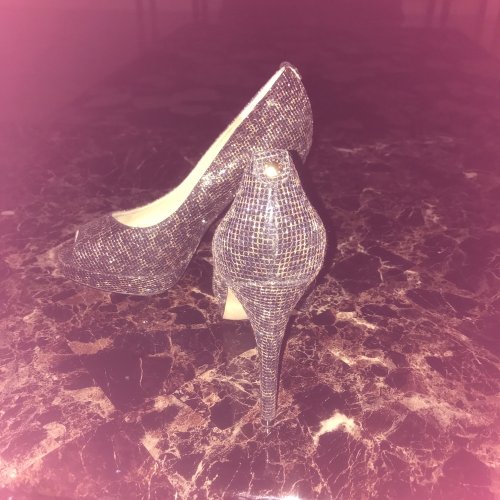 High heel Micheal Kors Shoes. Lightly worn. - Picture 2 of 4